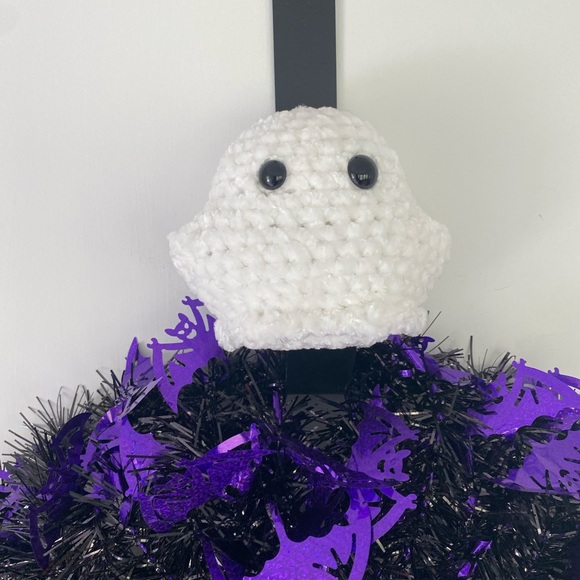 Handmade velvet crochet ghost plushie - Picture 6 of 7